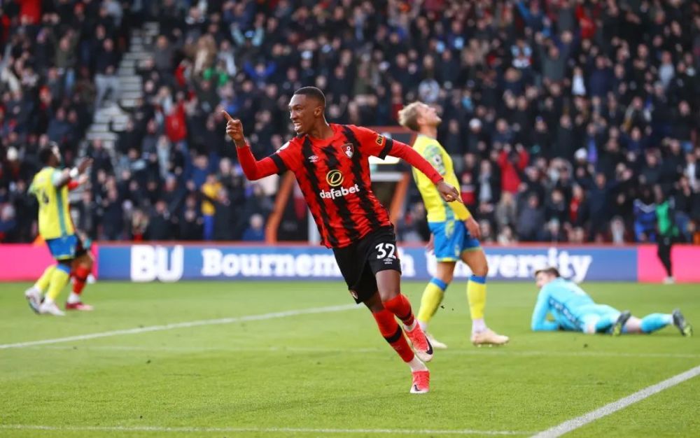  伯恩茅斯补时阶段连入两球逆转利兹联